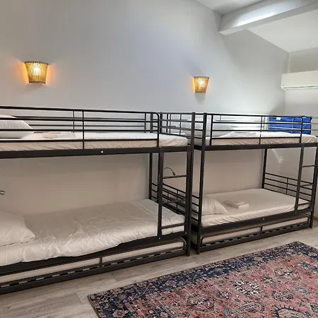 Maison Familiale A Proche - Fr-1-599-118 *